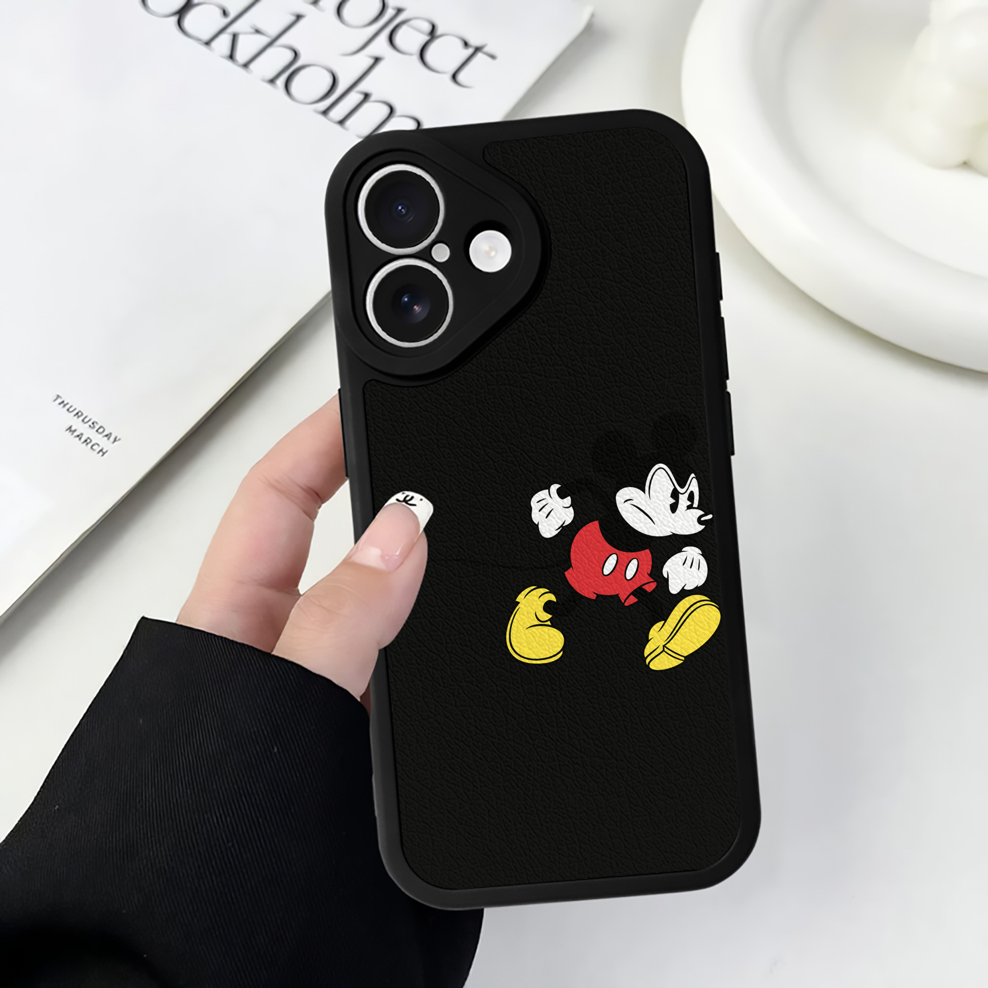 （画像用） ミッキーマウス Mickey Mouse 【iPhone 16シリーズ対応】シリコンスマホケース（レザー調） 材質：シリコン